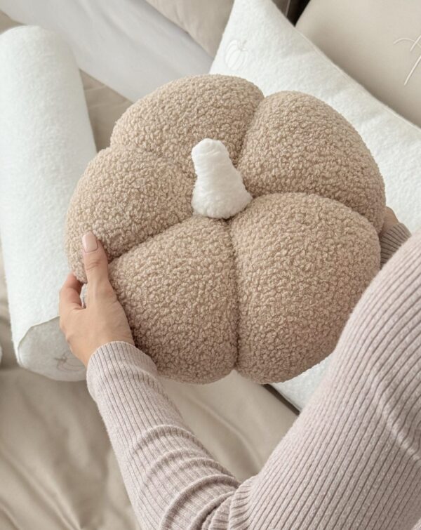 Poduszka jesienna dynia jasny beż boucle - 30 cm | Simonila