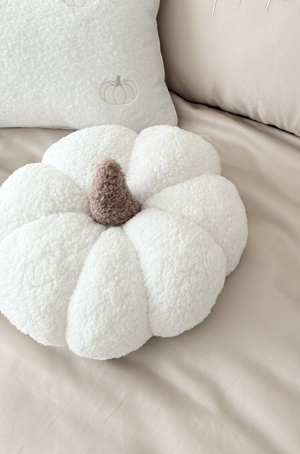 Wyprzedane Poduszka jesienna dynia boucle - 30 cm | Simonila - obrazek 2