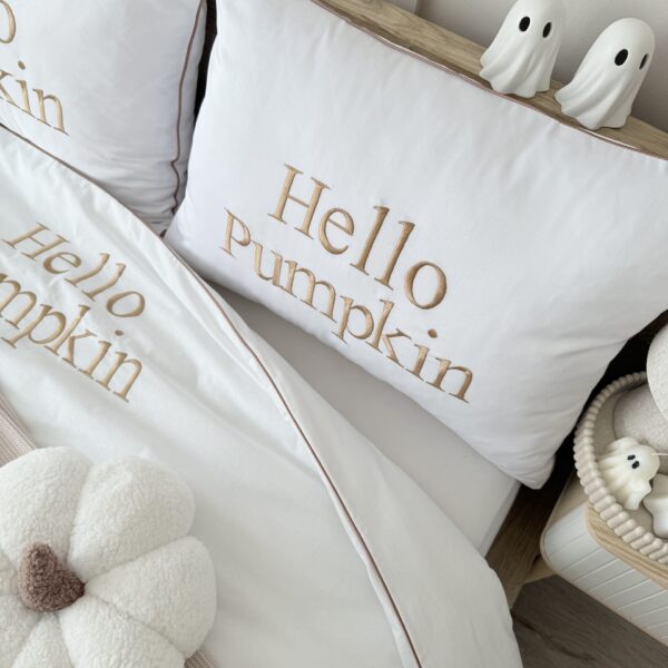 Biała pościel premium Hello Pumpkin - jesienna pościel z haftem Simonila
