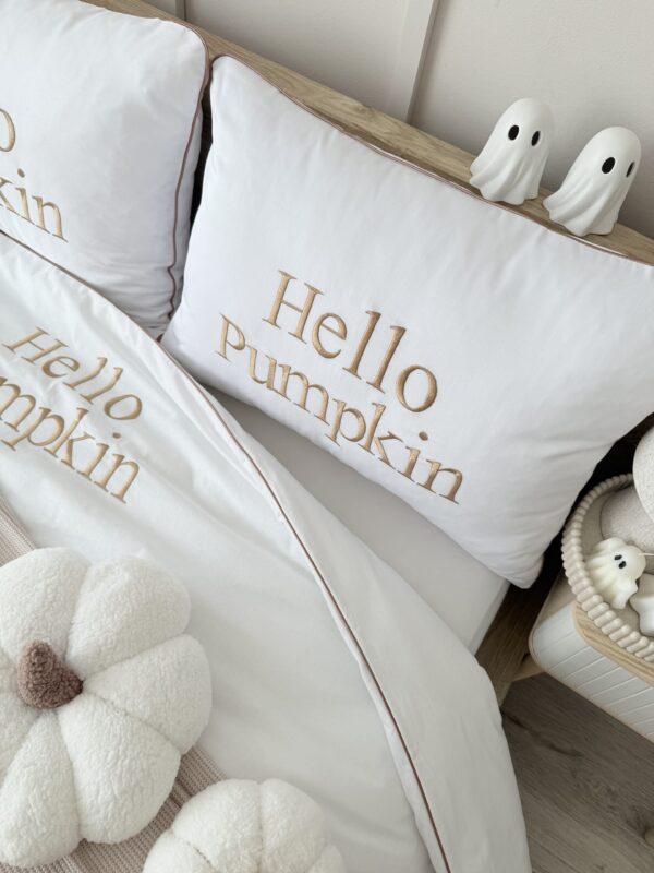 Biała pościel premium Hello Pumpkin - jesienna pościel z haftem Simonila