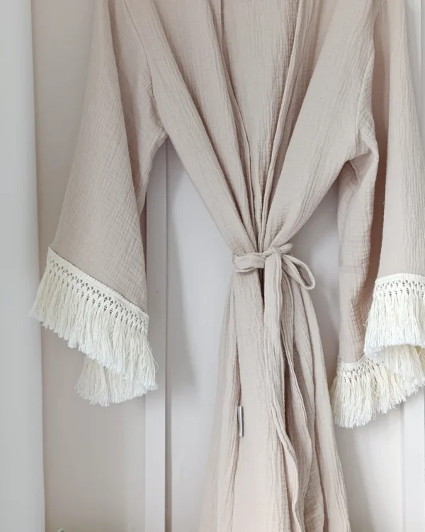 Muślinowe kimono z frędzlami