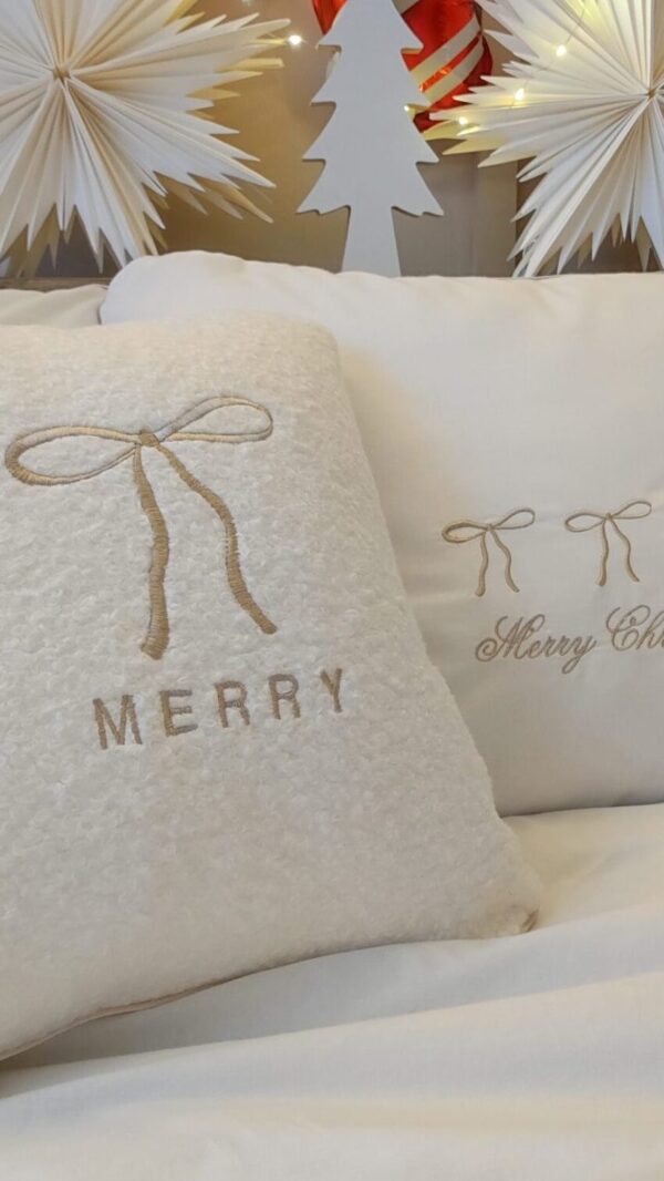 Świąteczna pościel z haftem kokard Merry Christmas – bawełna 100% | Simonila