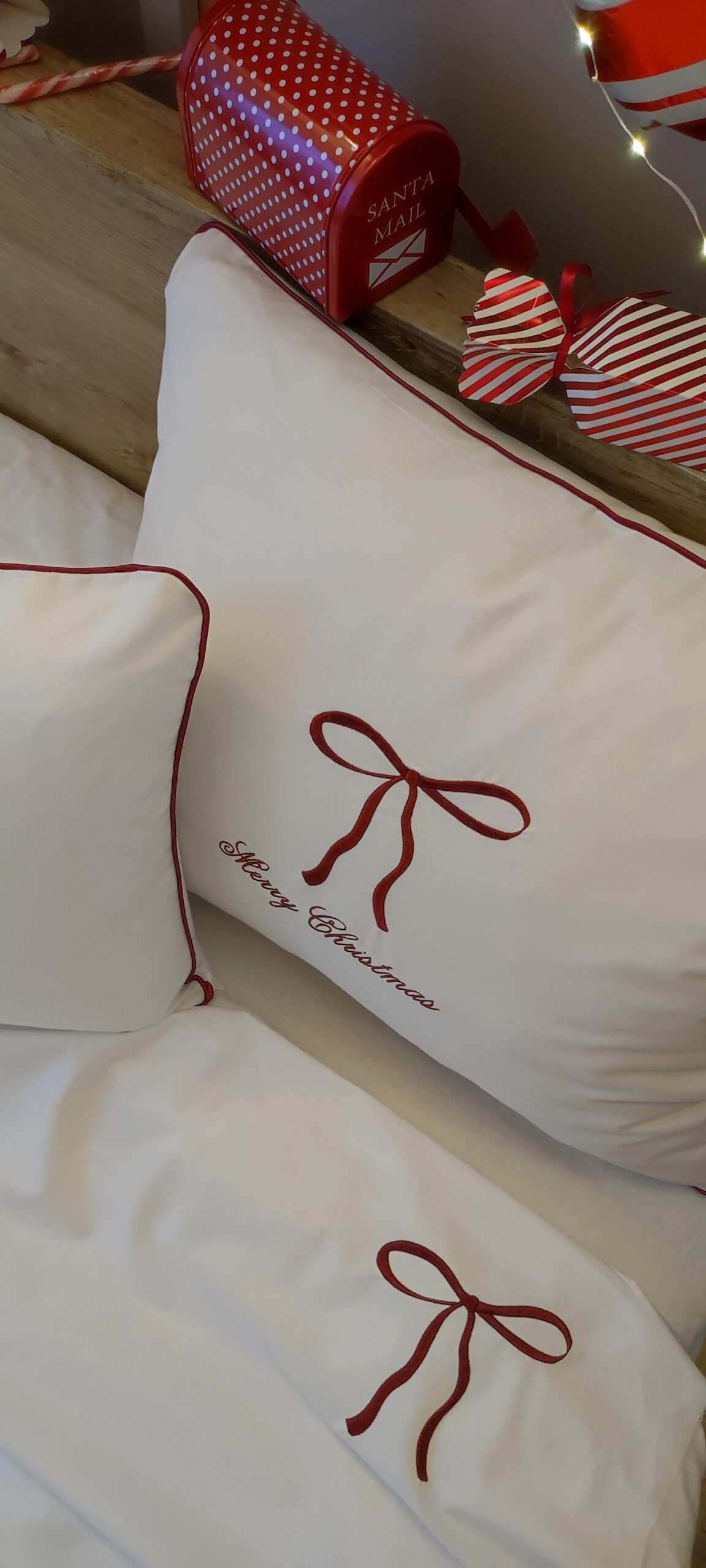 Świąteczny komplet pościeli z haftem bordowych kokard Merry Christmas bawełna 100% | Simonila - obrazek 2