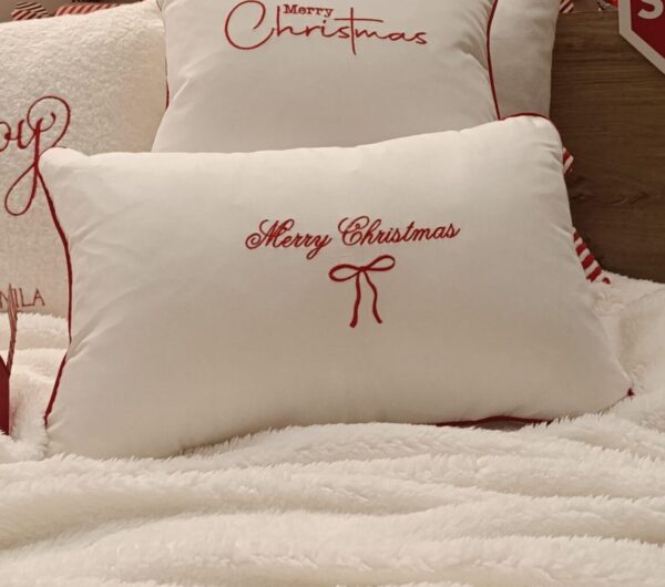 Świąteczna poduszka z haftem MERRY CHRISTMAS i kokardą BAWEŁNA SATYNOWA