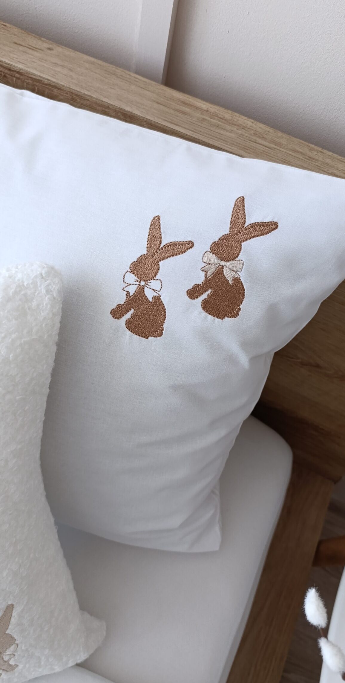 Wielkanocny komplet pościeli Happy Easter, pościel na Wielkanoc z haftem zajączków, bawełna 100% antyalergiczna, miękka oddychająca - obrazek 3