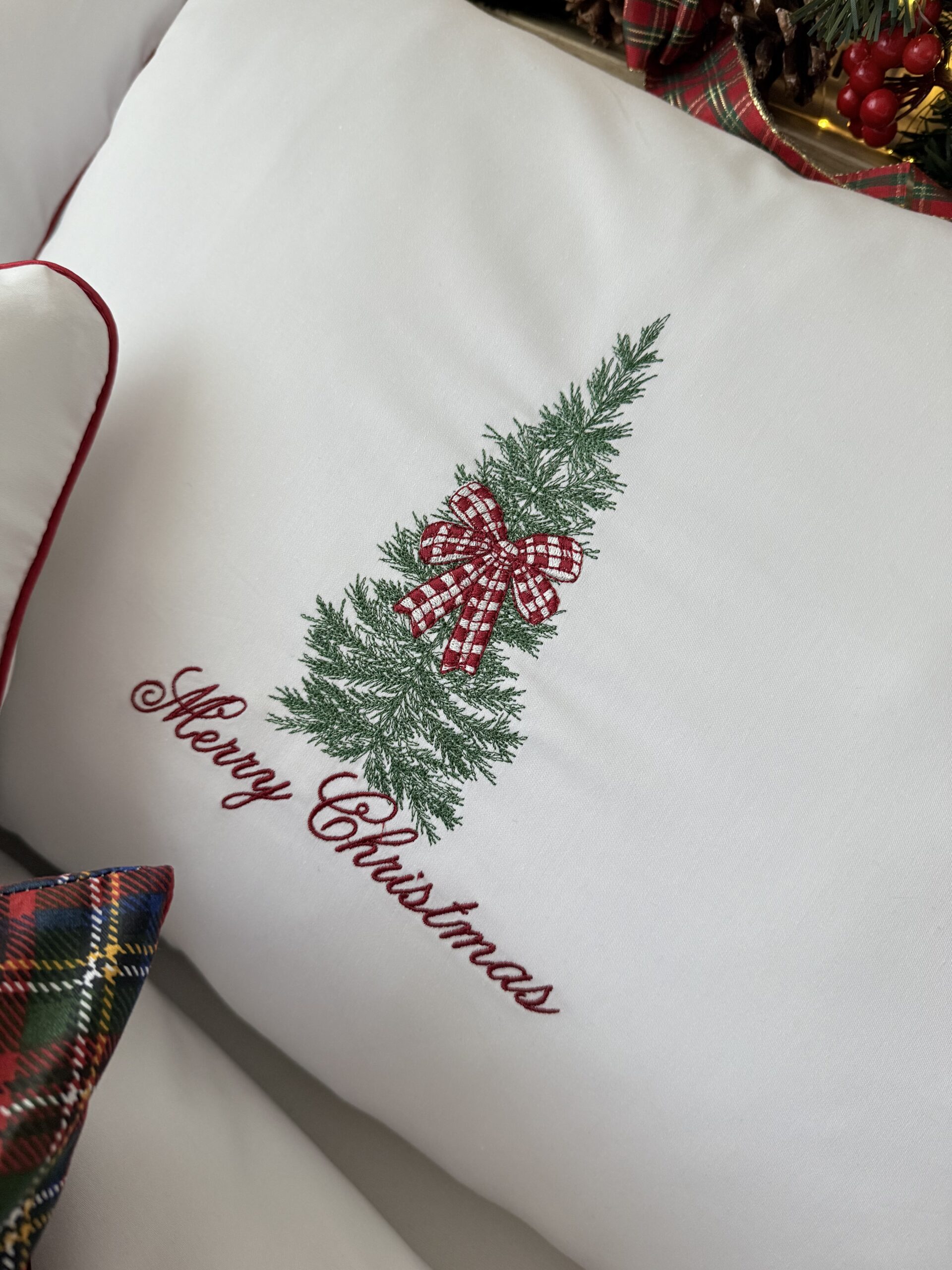 Pościel świąteczna haft choinki z kokardą Merry Christmas – 100% bawełna - obrazek 2